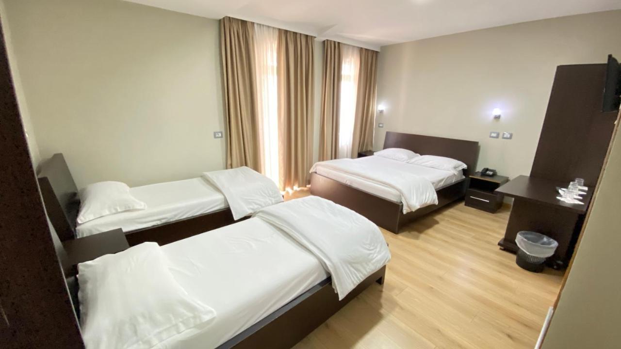 Hotel Panorama Kruje Bagian luar foto