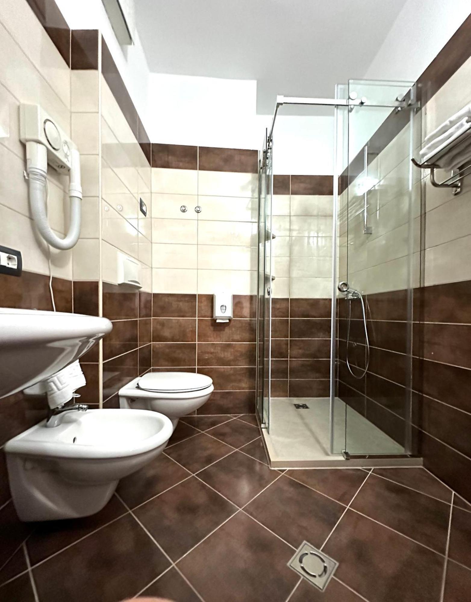Hotel Panorama Kruje Bagian luar foto