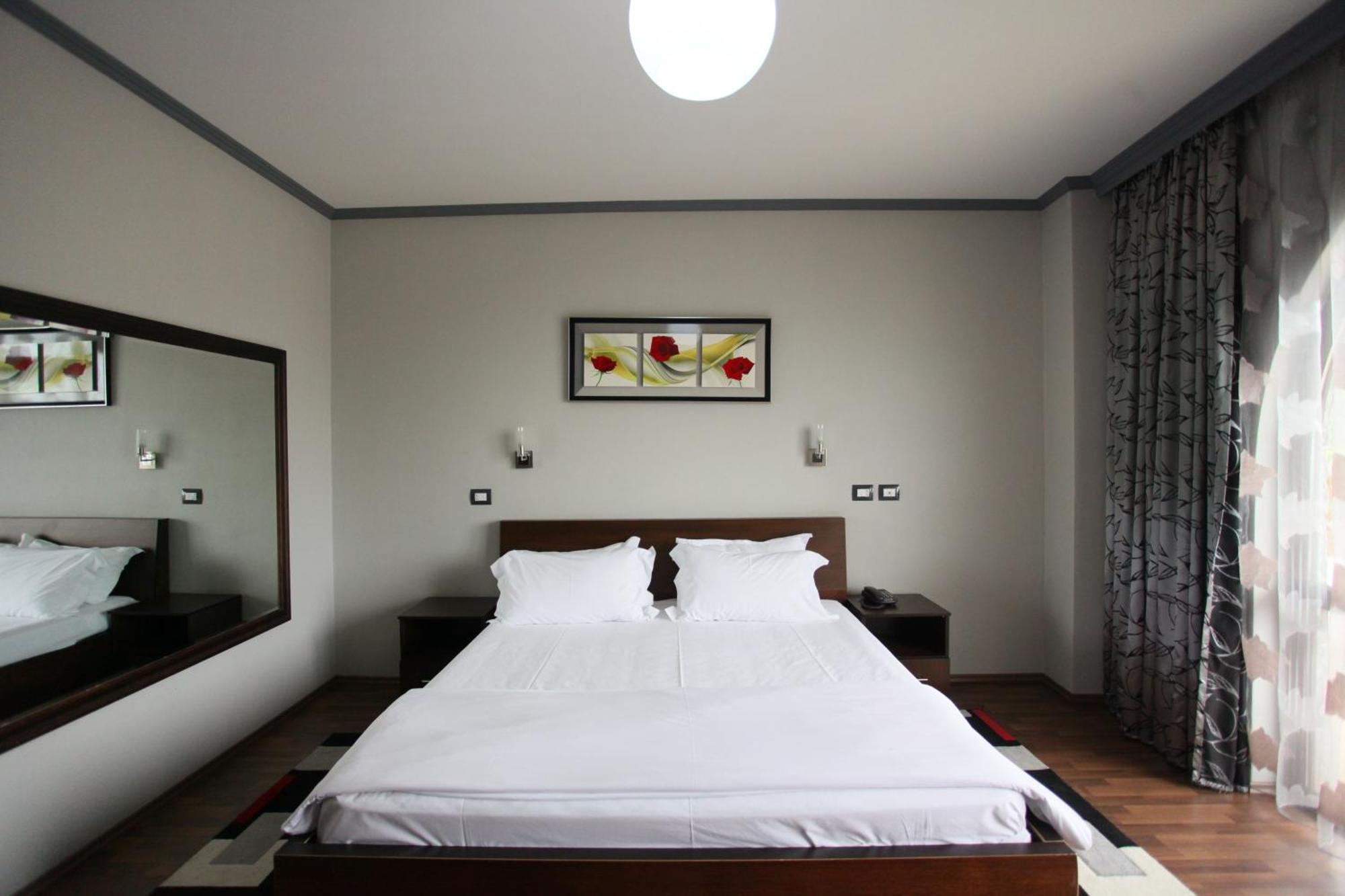 Hotel Panorama Kruje Bagian luar foto