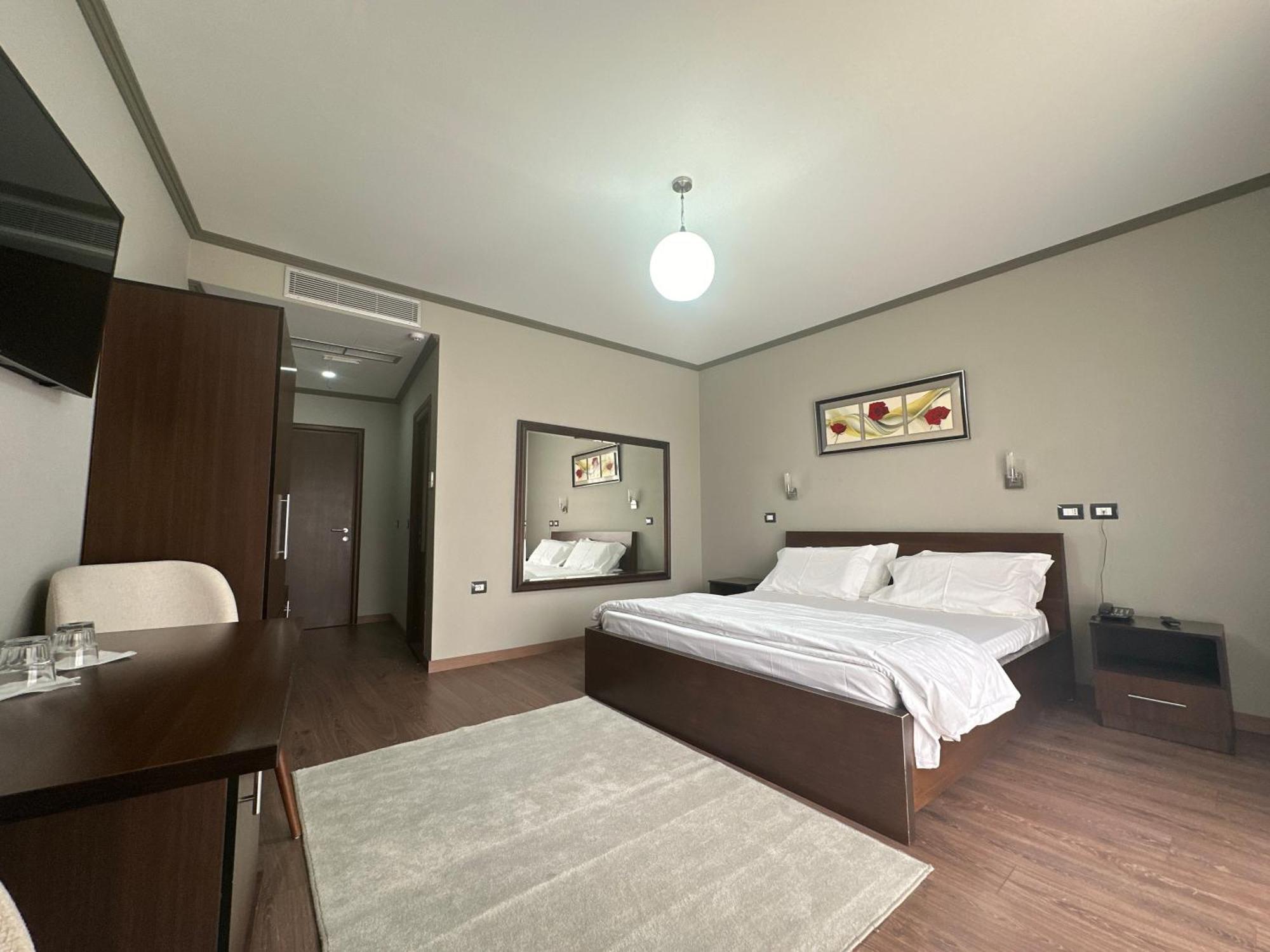 Hotel Panorama Kruje Bagian luar foto