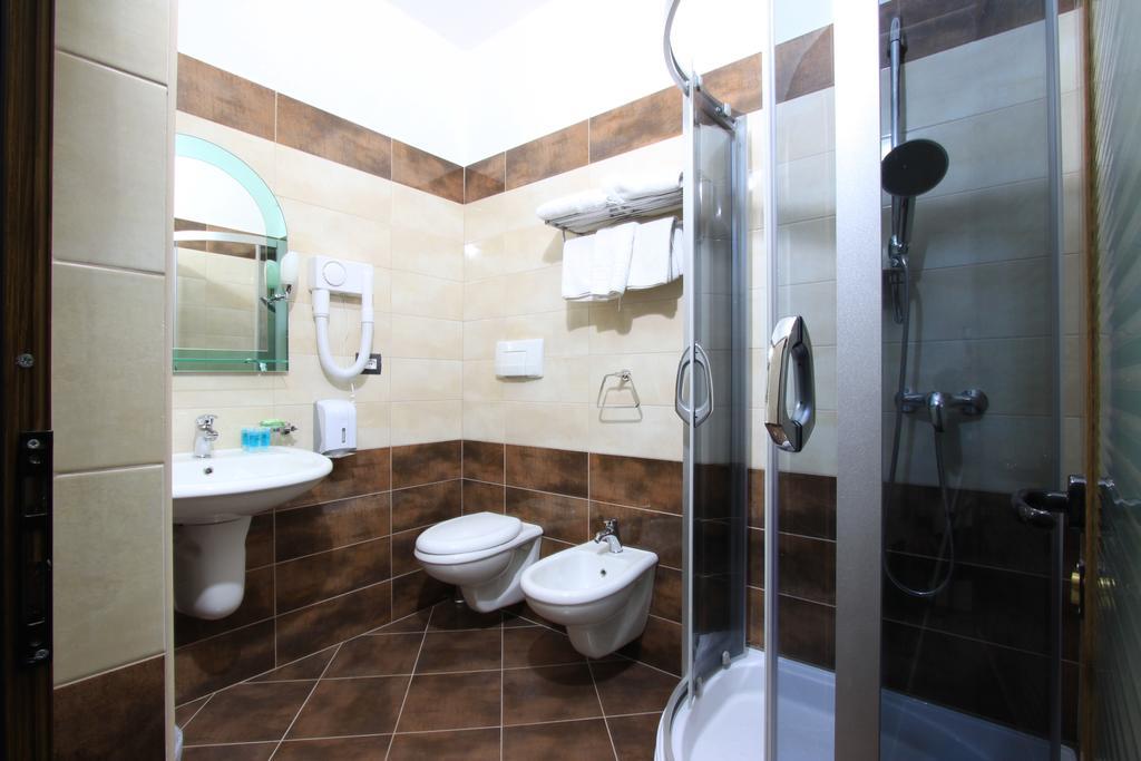 Hotel Panorama Kruje Bagian luar foto