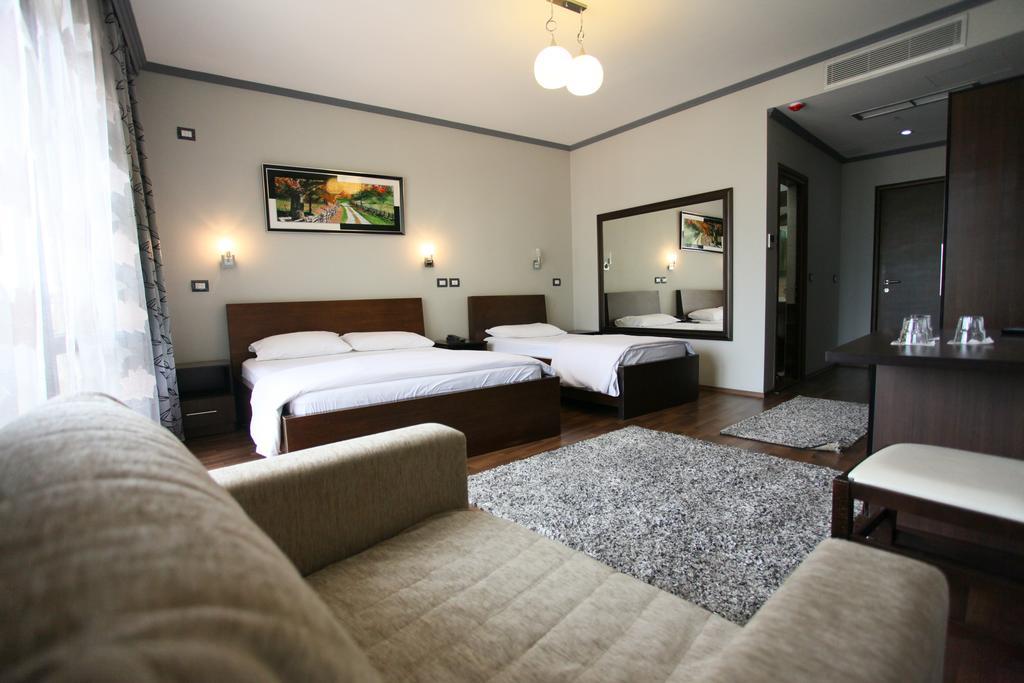 Hotel Panorama Kruje Bagian luar foto